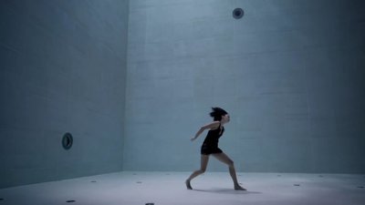 Dünyanın en derin havuzunda gerçekleştirilen su altı koreografisi