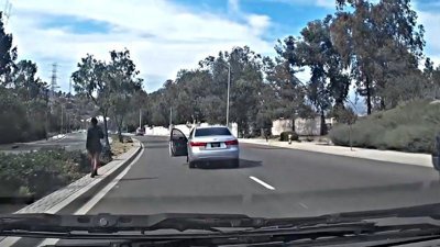 Aracını boşa alıp terkeden kadın sürücü