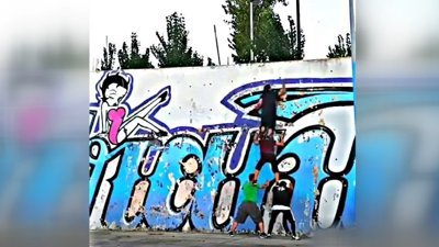 Takım çalışmasıyla duvara tırmanma yöntemi