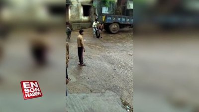 Kısıtlı imkanlarla kendilerine eğlence yaratan çocuklar