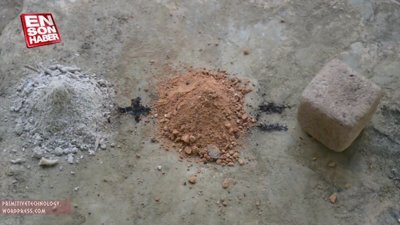 Doğadaki malzemeleri kullanarak külden çimento yapan adam