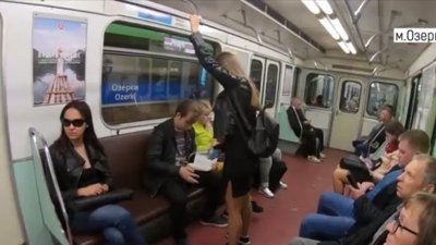 Rusya'da yayılarak oturan erkeklere ceza