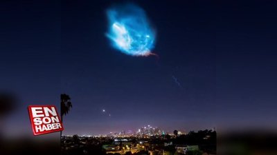 SpaceX roketinin fırlatılması sonrası meydana gelen ışık oyunları