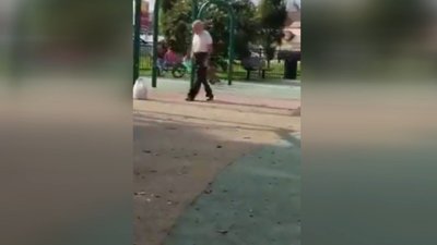 Salıncakta takla atan dede