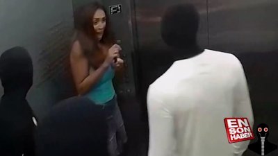 Asansörde cansız manken şakası