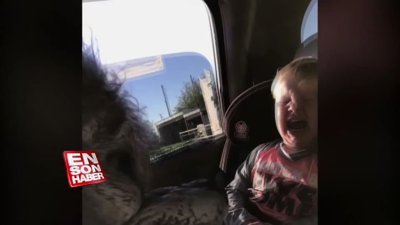 Cadılar bayramı niyetine çocuklarını korkutarak eğlenen ebeveynler