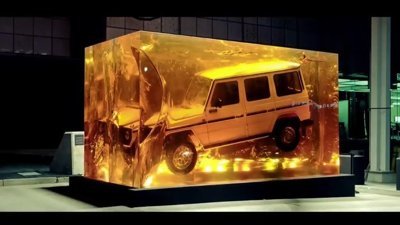 1979 model Mercedes'in reçine içerisine yerleştirilmesi