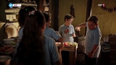 Tozkoparan 2. Bölüm - Çocuklar, Yabani'ye yemek hazırlıyor