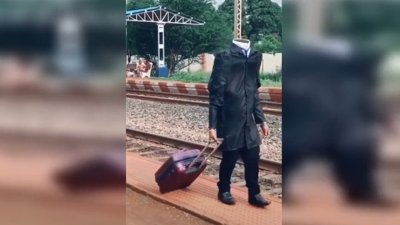 Tren istasyonunda kesik kafa şakası