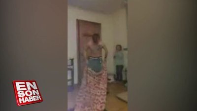 Kaybolma büyüsü yaparken şakalanan genç