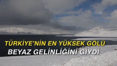 Türkiye'nin en yüksek gölü gelinliğini giydi