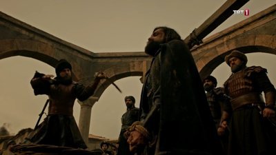 Diriliş Ertuğrul - Ertuğrul bey Lais'in kellesini alıyor