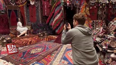 'Halılı han' turistlerin fotoğraf stüdyosu oldu