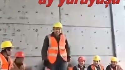 İnşaat işçisinden ay yürüyüşü