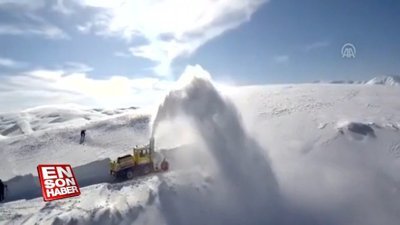Muş'ta karlı yolları açma çalışmaları