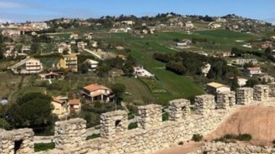 İtalya’nın hayalet kasabalarına yerleşin üstüne para alın