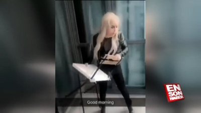 Kanada'da bir kadın gökdelenden sandalye fırlattı