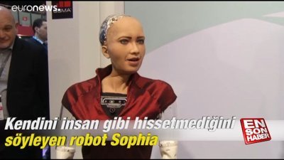 Kendini insan gibi hissetmediğini söyleyen robot Sophia