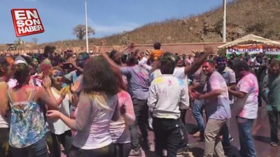 Senegal'de Holi Festivali
