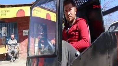 Hurdalarla kendi otomobilini yaptı