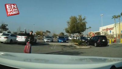 Hiçbir sebep yokken park halindeki araca yumurta atan rahatsız