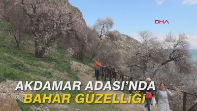Akdamar Adası'nda bahar güzelliği