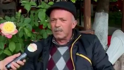 Ağzıyla saz çalan dayı