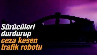 Sürücüleri durdurup ceza kesen trafik robotu