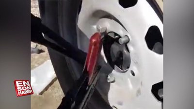 AK-47 ile araba bijonu söken Rus