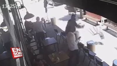 Kaçan hırsızı bar sandalyesiyle saniyeler içinde etkisiz hale getirdi