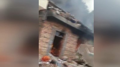 Çin'den fırlatılan roket parçaları köye zarar verdi