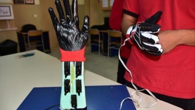 Muğla'da meslek lisesi öğrencilerinden biyonik el