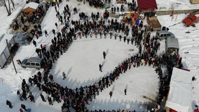 Artvin'de kar üstünde horon havadan görüntülendi