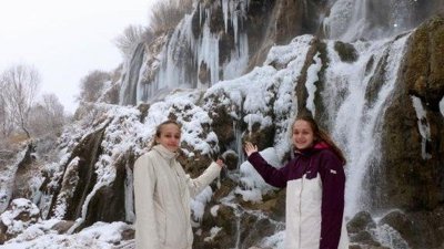 Girlevik Şelalesi buz dağına dönüştü