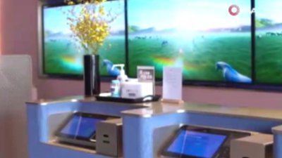 Çin'de oda servisi yapan robotlar