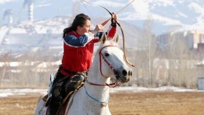 Öğretmen atı Boksör ile Akıncı Toyu'na hazırlanıyor 