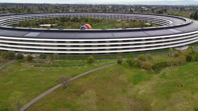 Apple Park, koronavirüs nedeniyle sessizliğe büründü