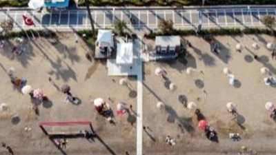 Marmaris'te halk, sosyal mesafeli deniz keyfi sürüyor