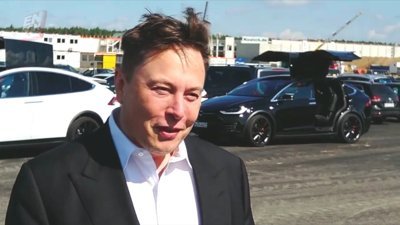 Elon Musk röportaj sırasında çocuğunun adını unuttu