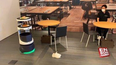 Japon şirket Softbank, robot garsonlarını tanıttı