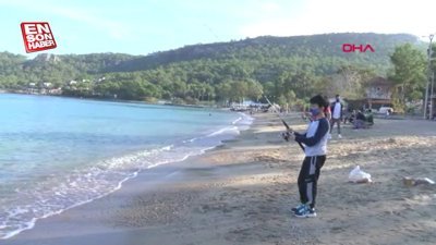 Kemer'de deniz ve kar keyfi yaşanıyor