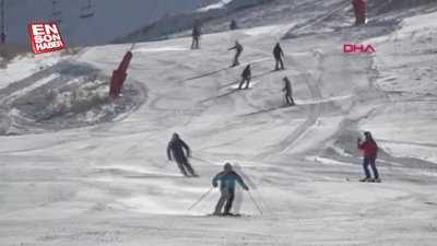 Palandöken'de yapay karla kayak keyfi