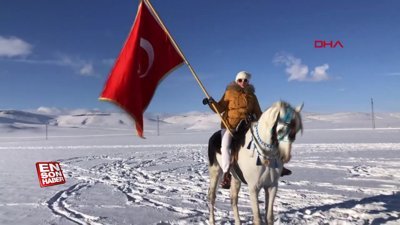 Kars'a kafilesini getiremeyen Rus rehber, cirit atıyla özlem giderdi