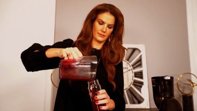 Tülin Şahin, Kuvings katı meyve sıkacağı ile kök pancar suyu yaptı