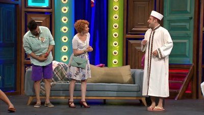 Parmak arası giyen küpeli imam skeci