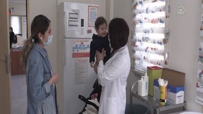 Muş'ta Leyla Ebe, fedakarlığıyla köylülerin gönlünde taht kurdu