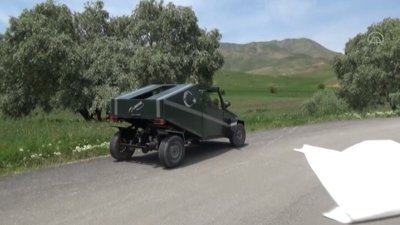 Hakkari'de hurda malzemeden benzinli araç yaptı