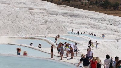 Pamukkale'de kısıtlamanın uygulanmadığı ilk cumartesi yoğunluğu