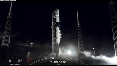 SpaceX 7 tonluk dijital radyo uydusunu uzaya fırlattı