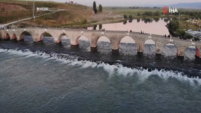 Muş’ta 800 yıllık tarihi Murat Köprüsü turizmin yeni çekim merkezi